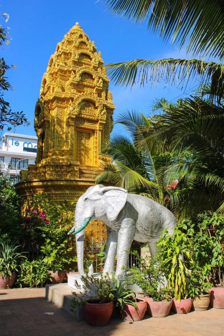 Khmer Empire in Luxury: Temples, River & Coast
